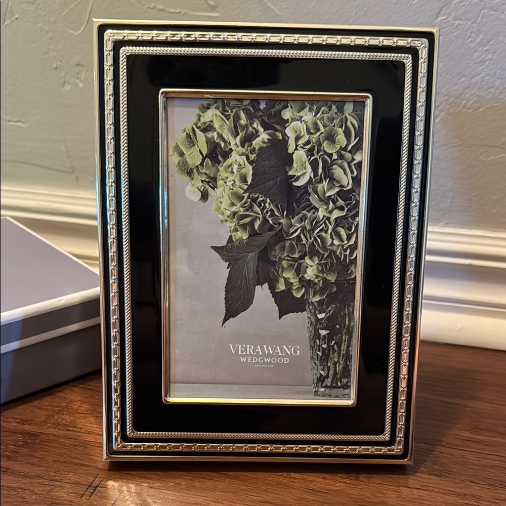 Vera Wang Wedgwood Picture Frame - Picture 2 of 5